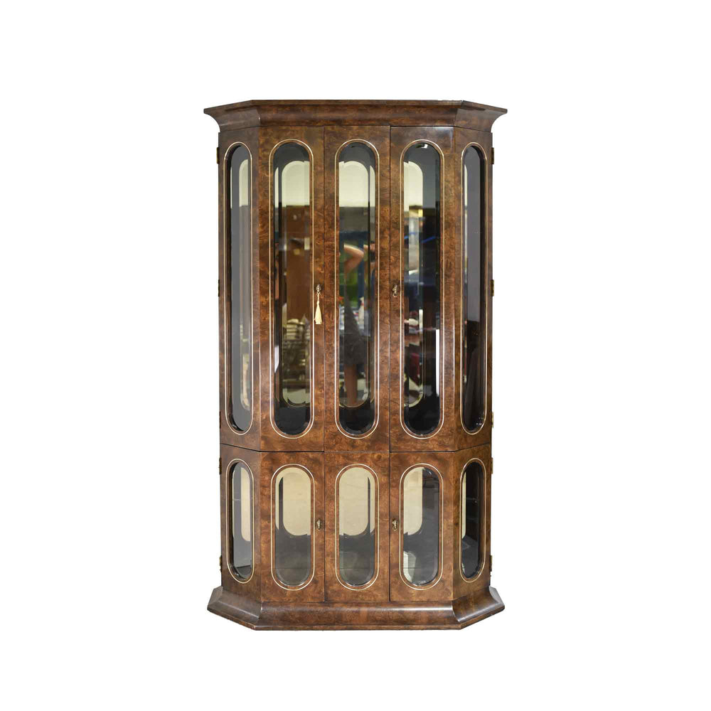 1970s Vintage Mastercraft William Doezema Burled Amboyna Wood and Brass Lighted Curio Display Cabinet