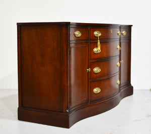 Mid Century Hepplewhite style mahogany sideboard buffet by Bassett Furniture