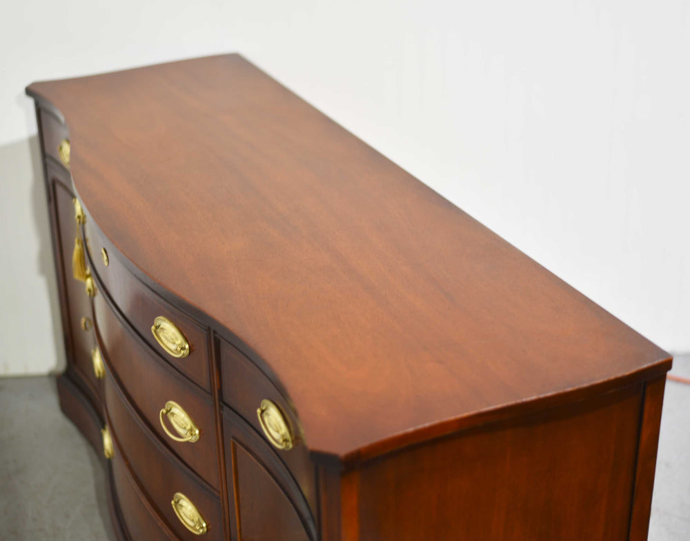 Mid Century Hepplewhite style mahogany sideboard buffet by Bassett Furniture