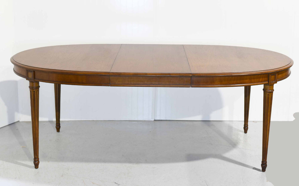 Mid century Transitional Fluted Leg Dining Table by Henredon