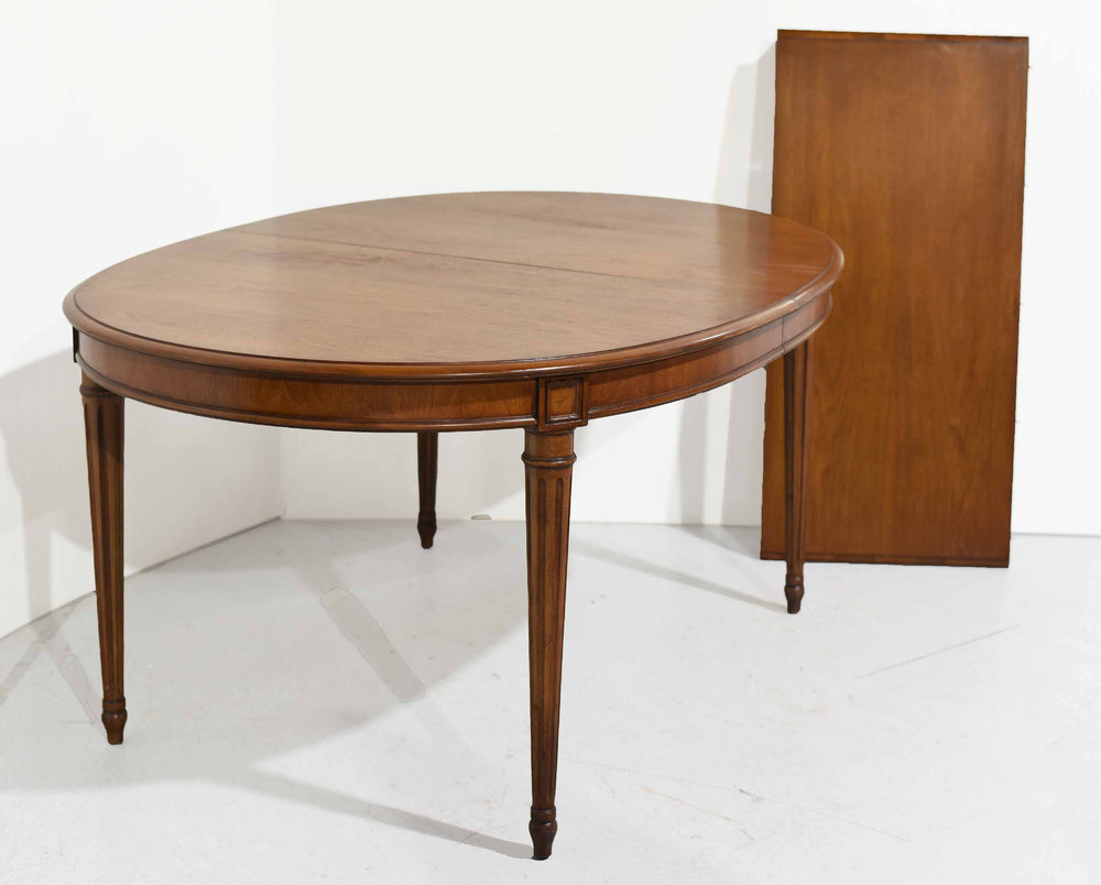 Mid century Transitional Fluted Leg Dining Table by Henredon
