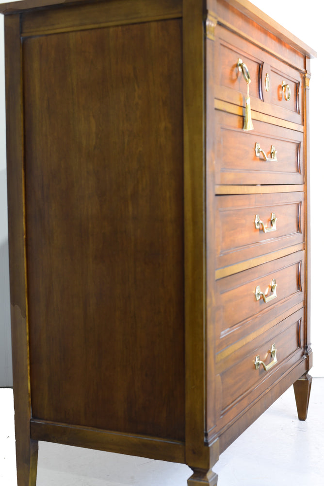 In excellent condition. Newly refurbished. Fully detailed before we ship.