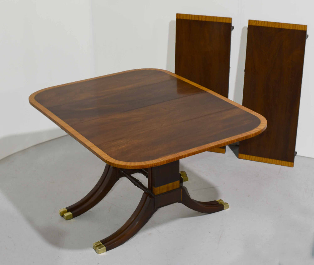 Vintage Hepplewhite Style  Banded Dining table with Extensions