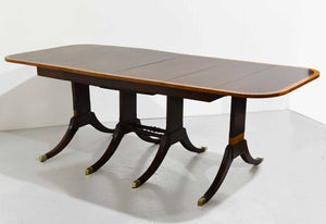 Vintage Hepplewhite Style  Banded Dining table with Extensions