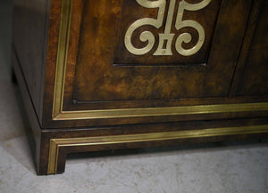 1970s Vintage Mastercraft William Doezema Burled Amboyna Wood and Brass Curio Display Cabinet