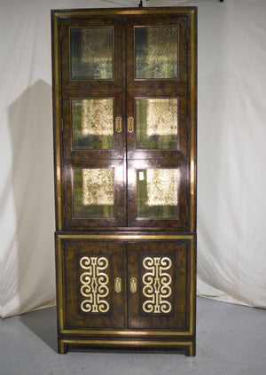 1970s Vintage Mastercraft William Doezema Burled Amboyna Wood and Brass Curio Display Cabinet