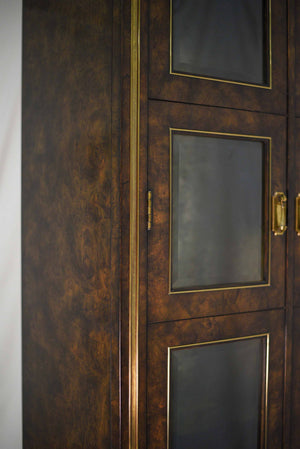 1970s Vintage Mastercraft William Doezema Burled Amboyna Wood and Brass Curio Display Cabinet